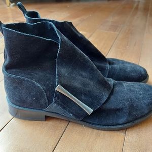 Johnston and Murphy Lola black suede booties size 8.5